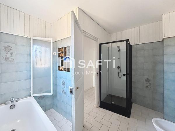 Centre de Sérignan – Duplex T4 avec grenier aménageable de 59 m² – Dernier étage – Fort potentiel