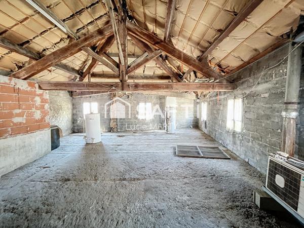 Centre de Sérignan – Duplex T4 avec grenier aménageable de 59 m² – Dernier étage – Fort potentiel