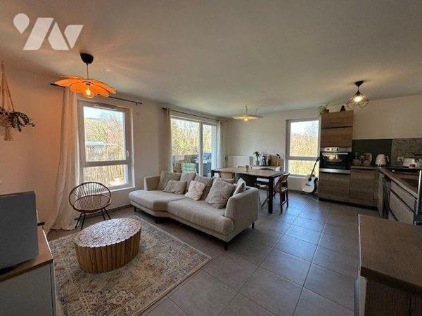 Appartement T3 à Vendre à Cognin 


Appartement type 3 au calme situé à Cognin, au deuxième ...