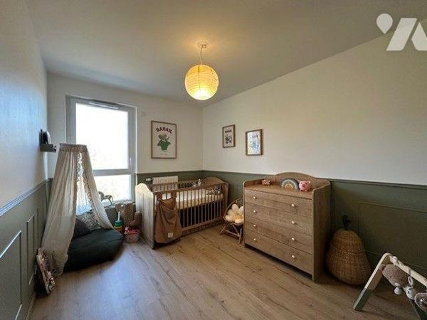 Appartement T3 à Vendre à Cognin 


Appartement type 3 au calme situé à Cognin, au deuxième ...