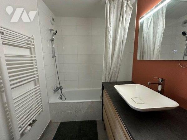 Appartement T3 à Vendre à Cognin 


Appartement type 3 au calme situé à Cognin, au deuxième ...