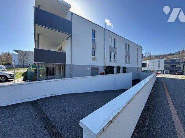 Appartement T3 à Vendre à Cognin 


Appartement type 3 au calme situé à Cognin, au deuxième ...