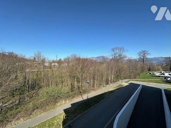 Appartement T3 à Vendre à Cognin 


Appartement type 3 au calme situé à Cognin, au deuxième ...