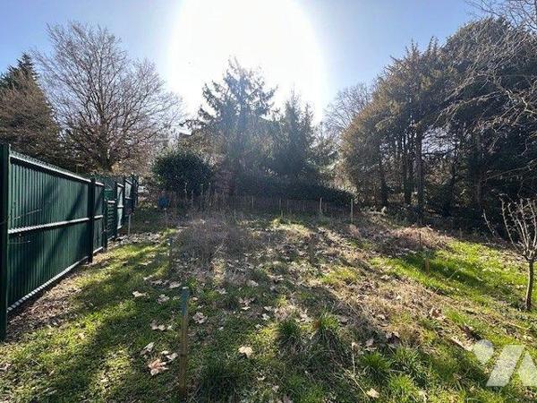 Appartement T3 à Vendre à Cognin 


Appartement type 3 au calme situé à Cognin, au deuxième ...