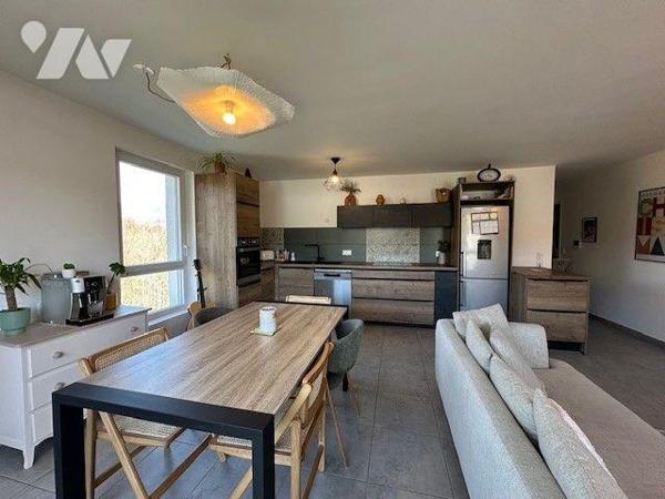 Appartement T3 à Vendre à Cognin 


Appartement type 3 au calme situé à Cognin, au deuxième ...