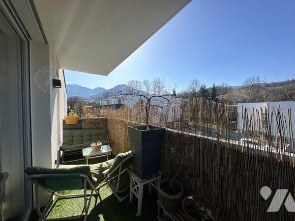 Appartement T3 à Vendre à Cognin 


Appartement type 3 au calme situé à Cognin, au deuxième ...