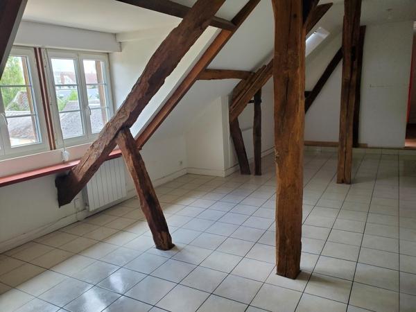 Appartement centre ville Verneuil /Avre en duplex au 2 eme étage 99 000 €