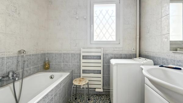 Appartement
         3 pièces
        - 40 m² Exclusivité