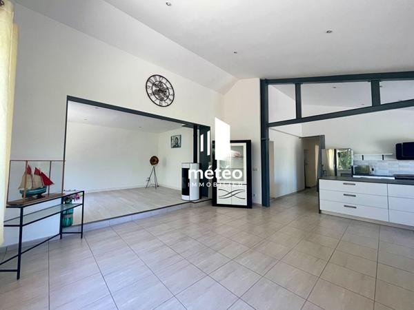 Exclusivité Météo Immobilier – maison de plain-pied sur terrain exceptionnel de +9000m² avec dépendances