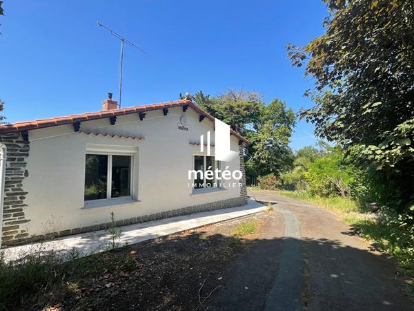 Exclusivité Météo Immobilier – maison de plain-pied sur terrain exceptionnel de +9000m² avec dépendances