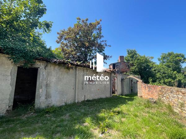 Exclusivité Météo Immobilier – maison de plain-pied sur terrain exceptionnel de +9000m² avec dépendances