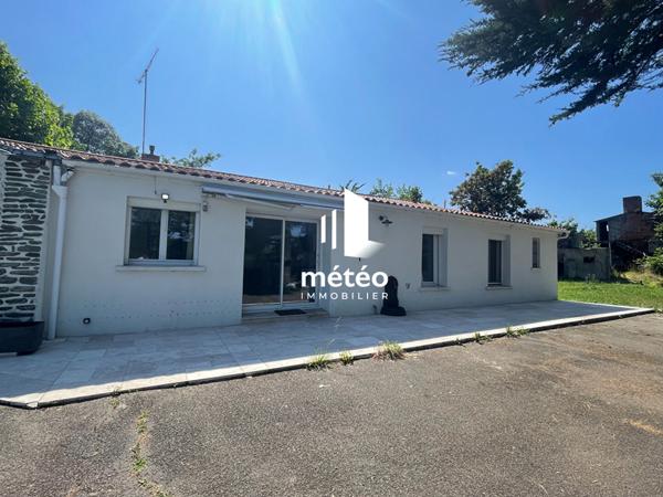 Exclusivité Météo Immobilier – maison de plain-pied sur terrain exceptionnel de +9000m² avec dépendances