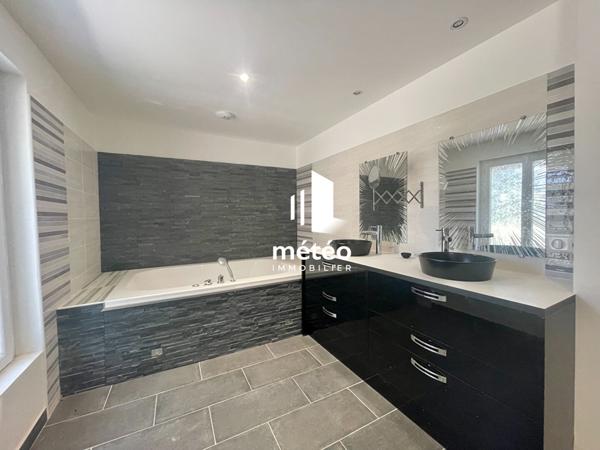 Exclusivité Météo Immobilier – maison de plain-pied sur terrain exceptionnel de +9000m² avec dépendances