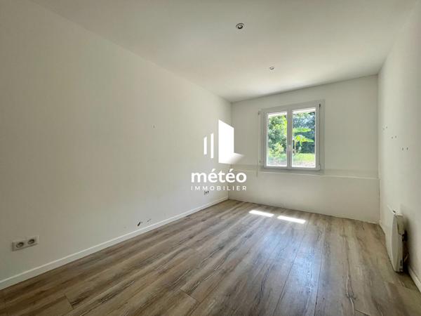 Exclusivité Météo Immobilier – maison de plain-pied sur terrain exceptionnel de +9000m² avec dépendances