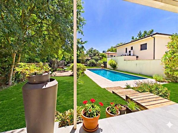Superbe Maison T5 180m2 avec Piscine et Garage de 50m2!!!