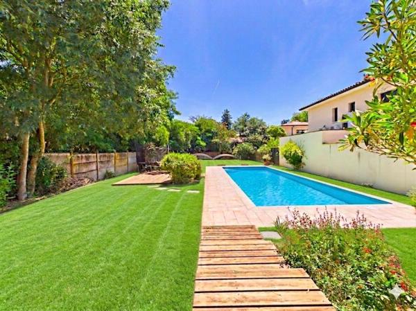 Superbe Maison T5 180m2 avec Piscine et Garage de 50m2!!!