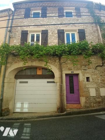 Maison de ville avec garage et terrasse, dans le centre historique, proche commodités