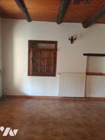 Maison de ville avec garage et terrasse, dans le centre historique, proche commodités