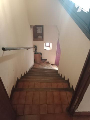 Maison de ville avec garage et terrasse, dans le centre historique, proche commodités