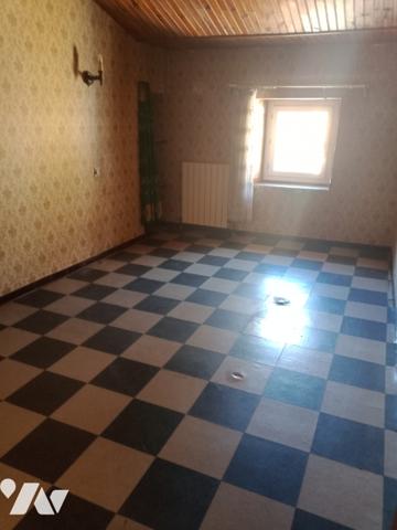 Maison de ville avec garage et terrasse, dans le centre historique, proche commodités