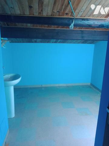 Maison de ville avec garage et terrasse, dans le centre historique, proche commodités