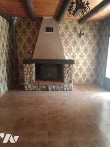 Maison de ville avec garage et terrasse, dans le centre historique, proche commodités