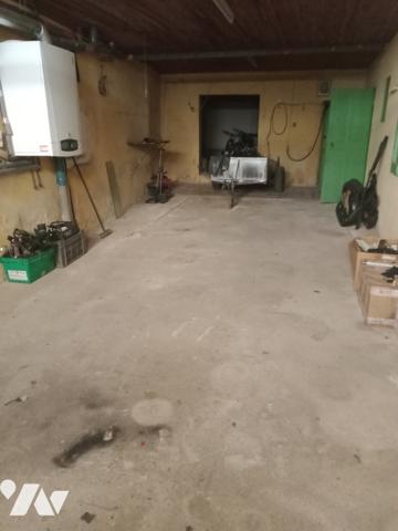 Maison de ville avec garage et terrasse, dans le centre historique, proche commodités