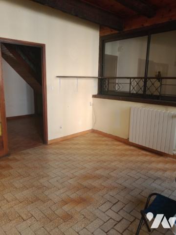 Maison de ville avec garage et terrasse, dans le centre historique, proche commodités