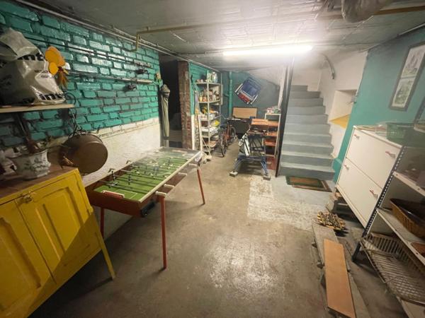 Maison mitoyenne F5 avec terrain, terrasse, parking et 3 garages