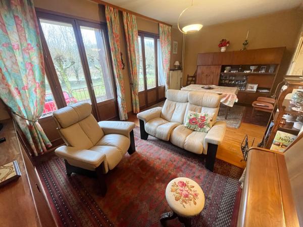 Maison mitoyenne F5 avec terrain, terrasse, parking et 3 garages