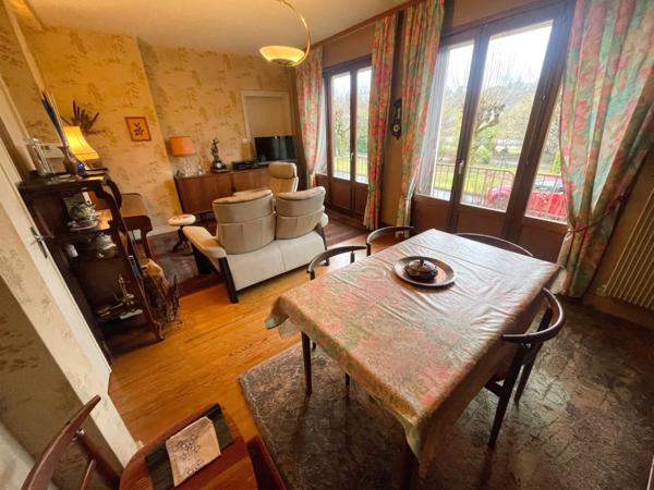 Maison mitoyenne F5 avec terrain, terrasse, parking et 3 garages