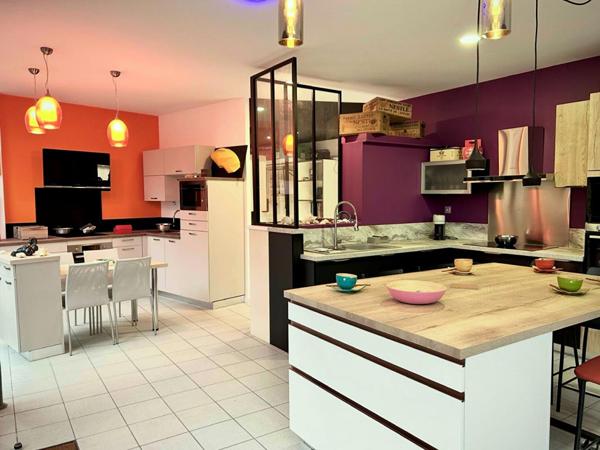 BESSENAY - MURS COMMERCIAUX  60 m²