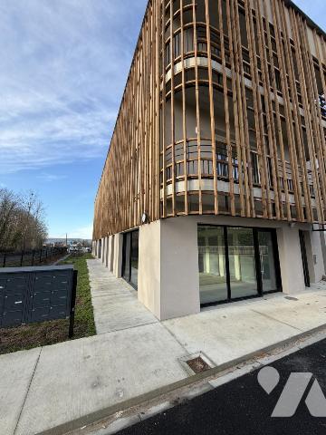 PONT-L'EVEQUE - LOCAL COMMERCIAL NEUF – REZ-DE-CHAUSSÉE – ACCESSIBILITÉ A13 / A132