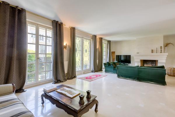 A vendre - Neuilly-sur-Seine 92200- hôtel particulier- jardin- Roof-Top- 644m²