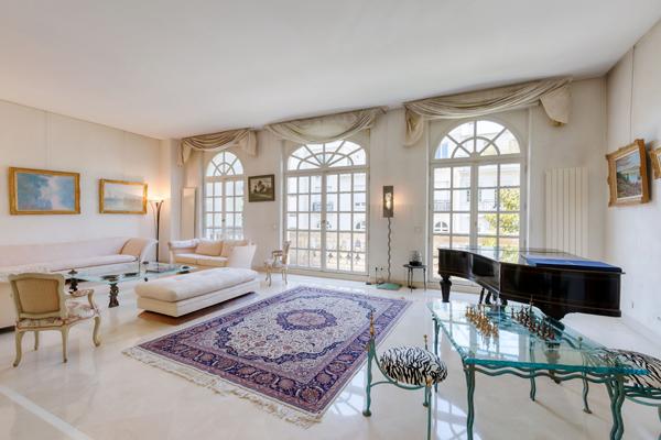 A vendre - Neuilly-sur-Seine 92200- hôtel particulier- jardin- Roof-Top- 644m²