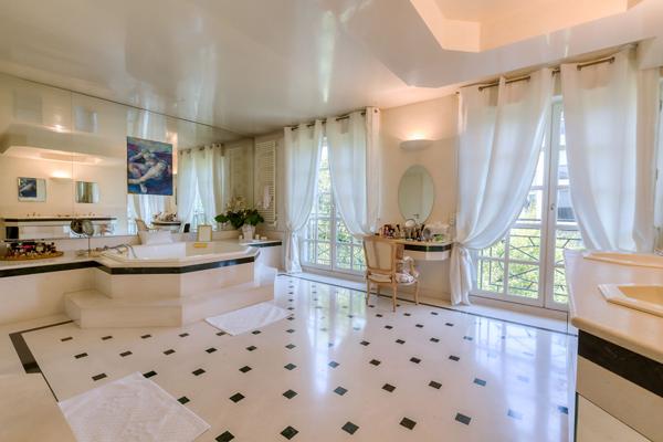 A vendre - Neuilly-sur-Seine 92200- hôtel particulier- jardin- Roof-Top- 644m²