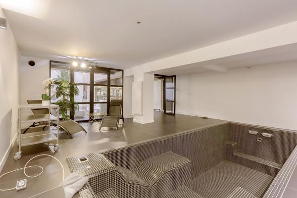 A vendre - Neuilly-sur-Seine 92200- hôtel particulier- jardin- Roof-Top- 644m²