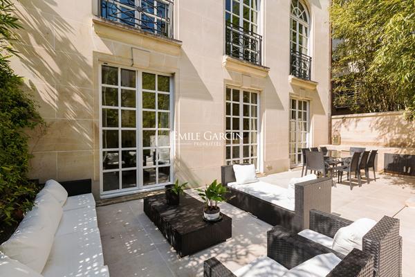 A vendre - Neuilly-sur-Seine 92200- hôtel particulier- jardin- Roof-Top- 644m²