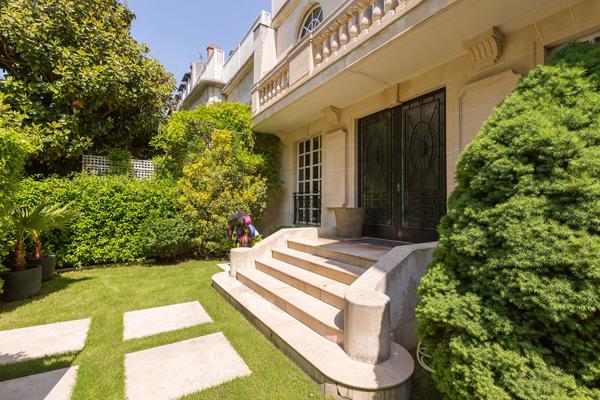 A vendre - Neuilly-sur-Seine 92200- hôtel particulier- jardin- Roof-Top- 644m²