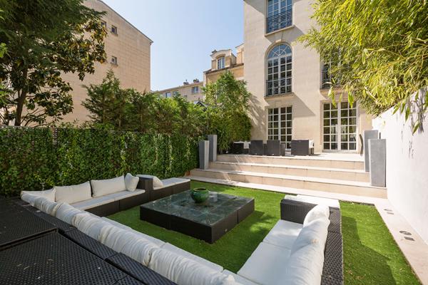 A vendre - Neuilly-sur-Seine 92200- hôtel particulier- jardin- Roof-Top- 644m²