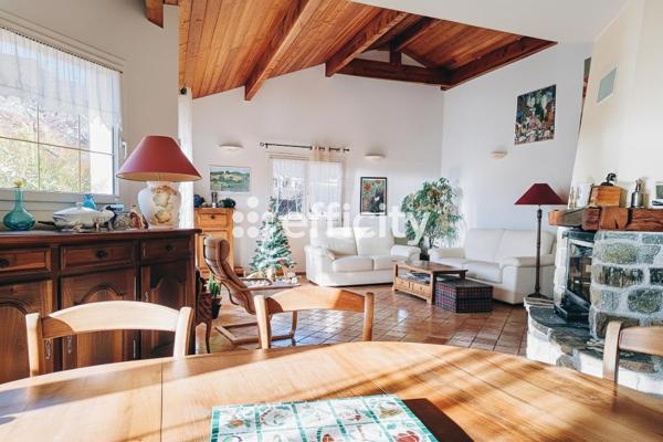Maison
         9 pièces
        - 230 m² Exclusivité 680 000 € *
