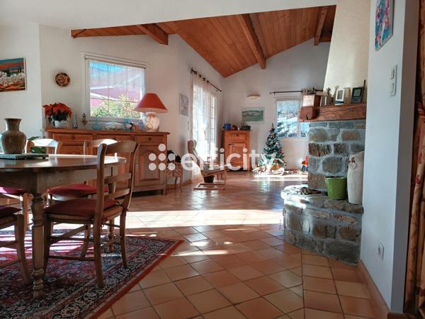 Maison
         9 pièces
        - 230 m² Exclusivité 680 000 € *