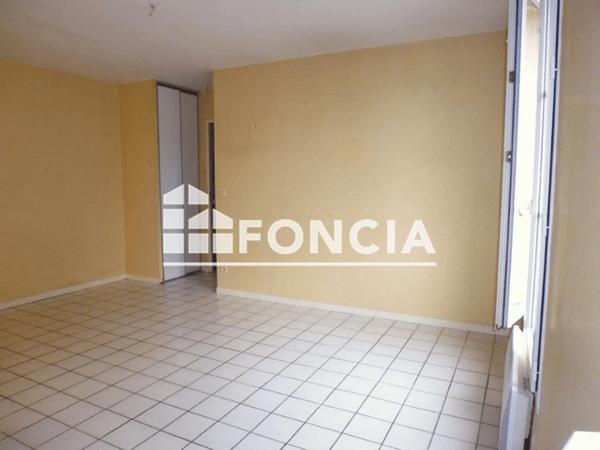 Location Appartement 2 pièces 34.28 m² - 31 RUE DES PETITS SOULIERS Nogent Le Roi 28210