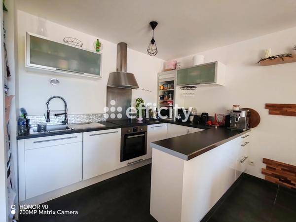Appartement
         3 pièces
        - 64 m² 290 000 € *