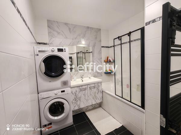 Appartement
         3 pièces
        - 64 m² 290 000 € *
