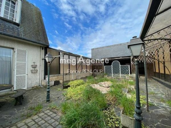 Maison à Saint-Hilaire-du-Harcouët, 50600 - 8 pièces 200m²