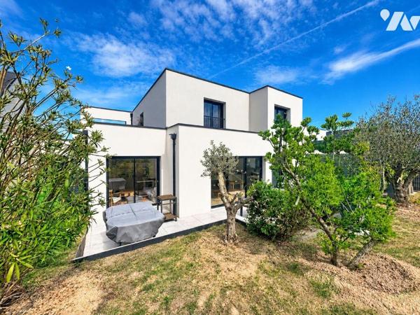 DINARD - Maison contemporaine construite en 2018, offrant de beaux volumes et une belle luminos...