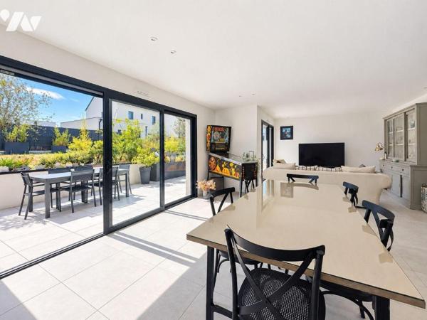 DINARD - Maison contemporaine construite en 2018, offrant de beaux volumes et une belle luminos...
