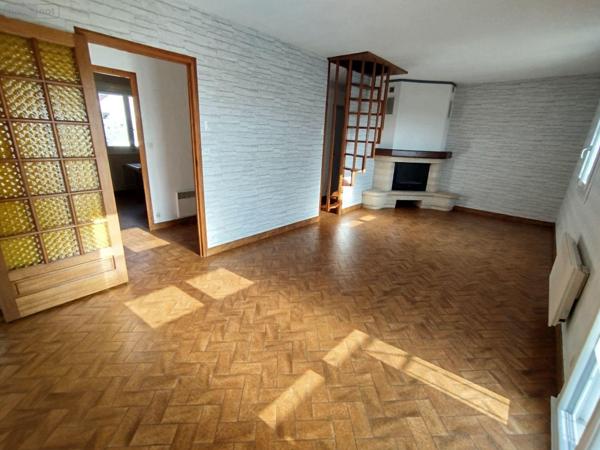 Maison individuelle à vendre à Spay dans la Sarthe (72700), ref : PB-1725