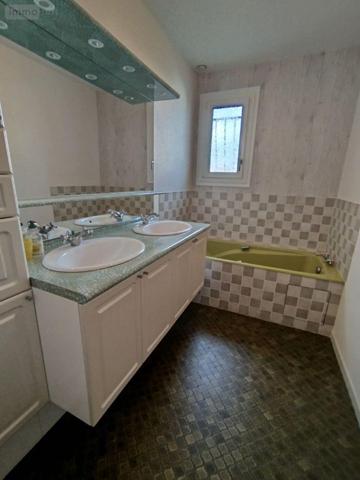 Maison individuelle à vendre à Spay dans la Sarthe (72700), ref : PB-1725